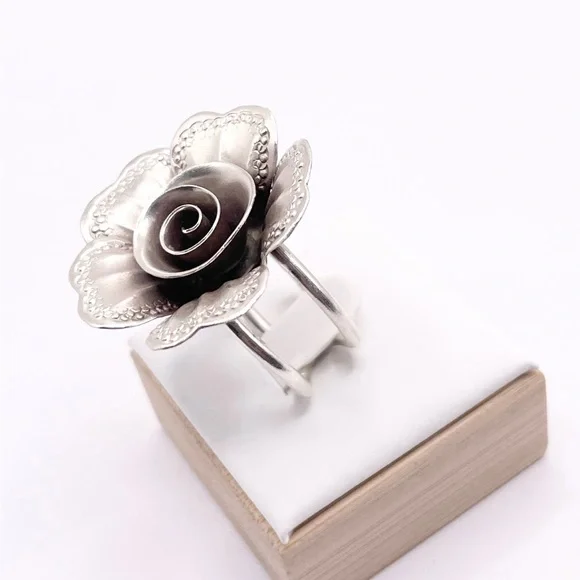 Size 6.5 Vintage 3D Flower 925 Sterling Silver Ring - Picture 3 of 8